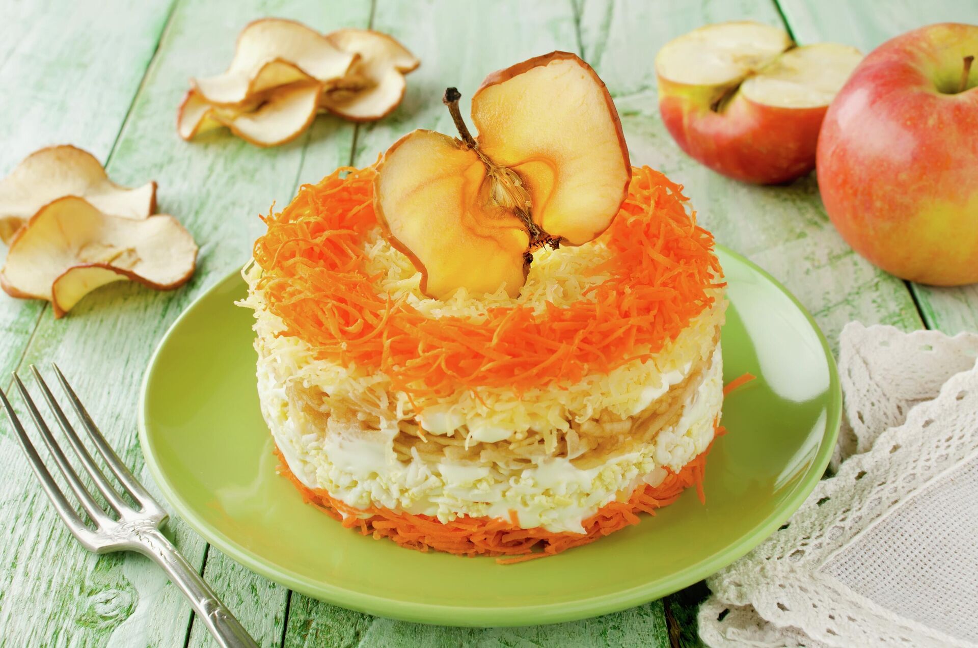 Легкий салат с яблоком, морковью и сыром Легкий салат с яблоком, морковью и сыром - РИА Новости, 1920, 11.12.2025