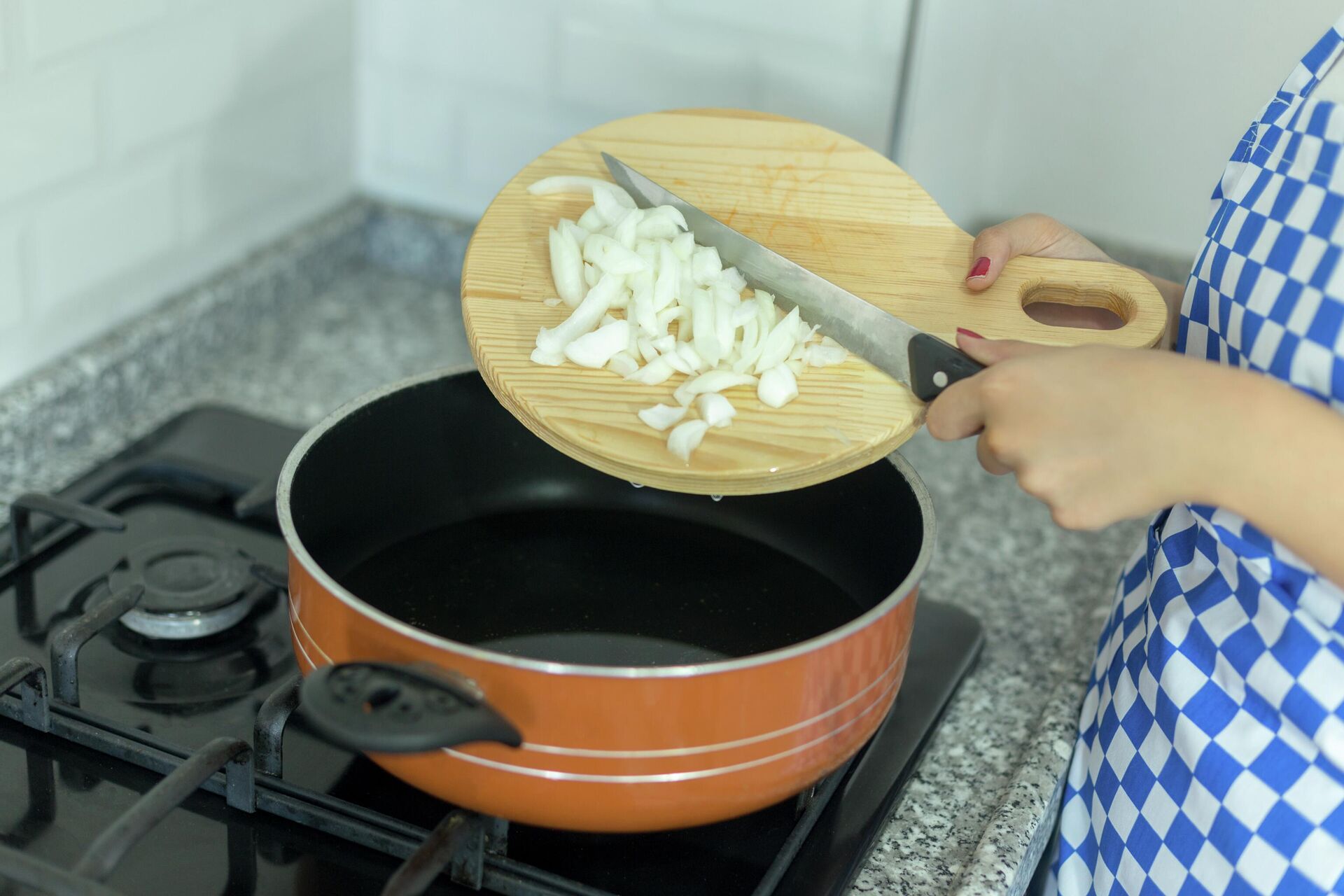 Приготовление салата Голова Лошади Приготовление салата Голова Лошади - РИА Новости, 1920, 11.12.2025