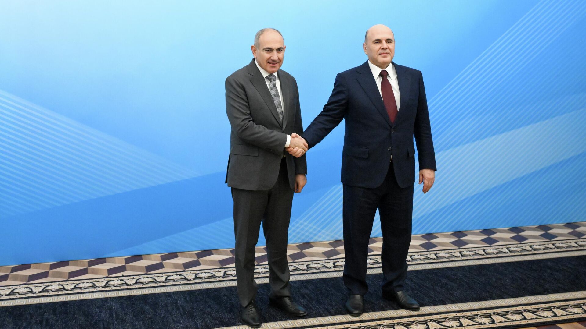 Председатель правительства РФ Михаил Мишустин и премьер-министр Армении Никол Пашинян перед началом заседания Евразийского межправительственного совета в Москве - РИА Новости, 1920, 11.12.2025