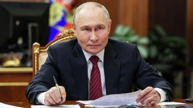 Президент РФ Владимир Путин проводит в режиме видеоконференции совещание по ситуации в зоне СВО