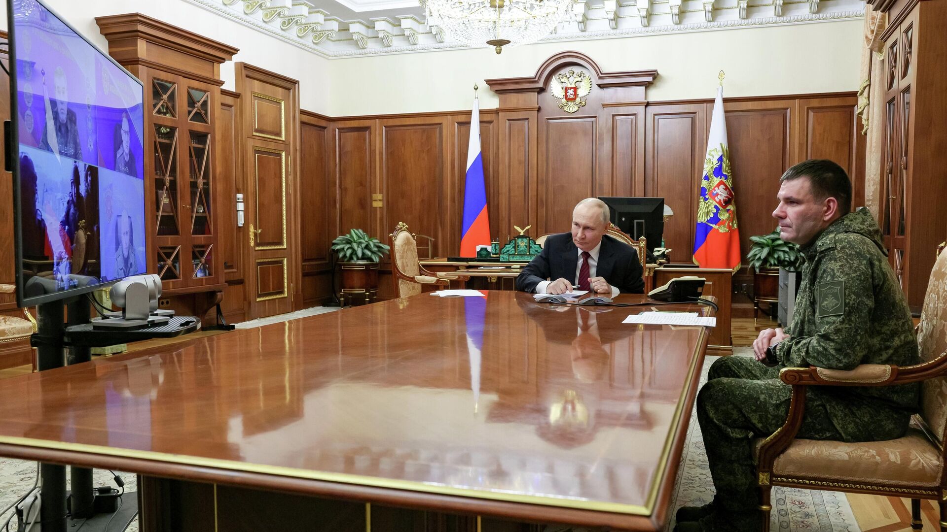 Президент РФ Владимир Путин проводит в режиме видеоконференции совещание по ситуации в зоне СВО - РИА Новости, 1920, 11.12.2025