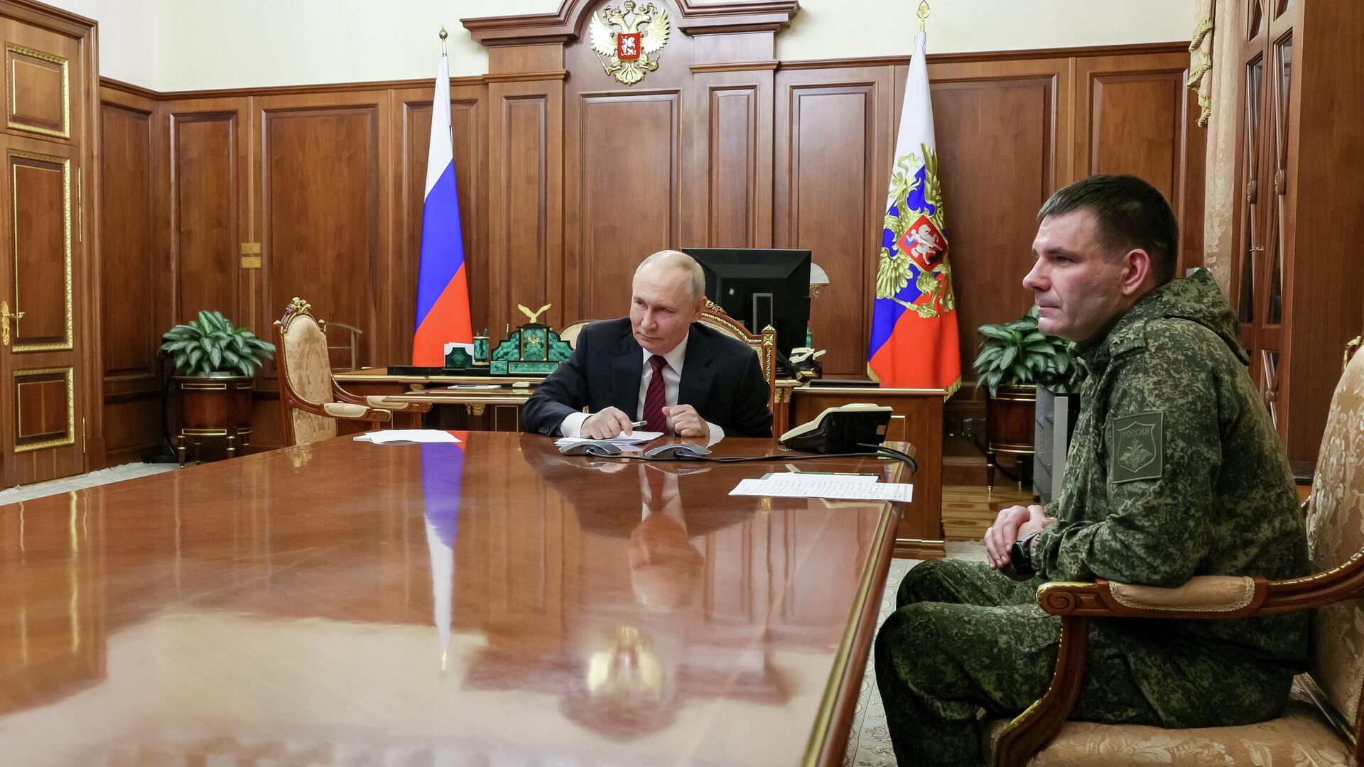 Президент РФ Владимир Путин проводит в режиме видеоконференции совещание по ситуации в зоне СВО - РИА Новости, 1920, 11.12.2025