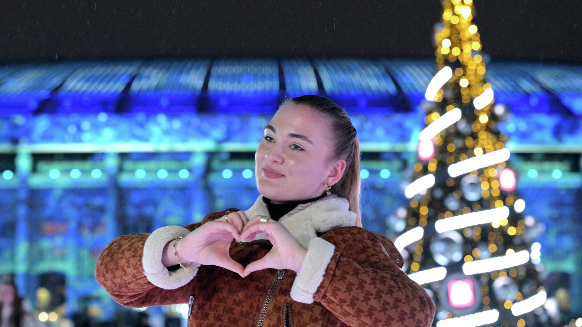 Открытие мультимедийного катка в Лужниках в Москве - РИА Новости, 1920, 17.12.2025