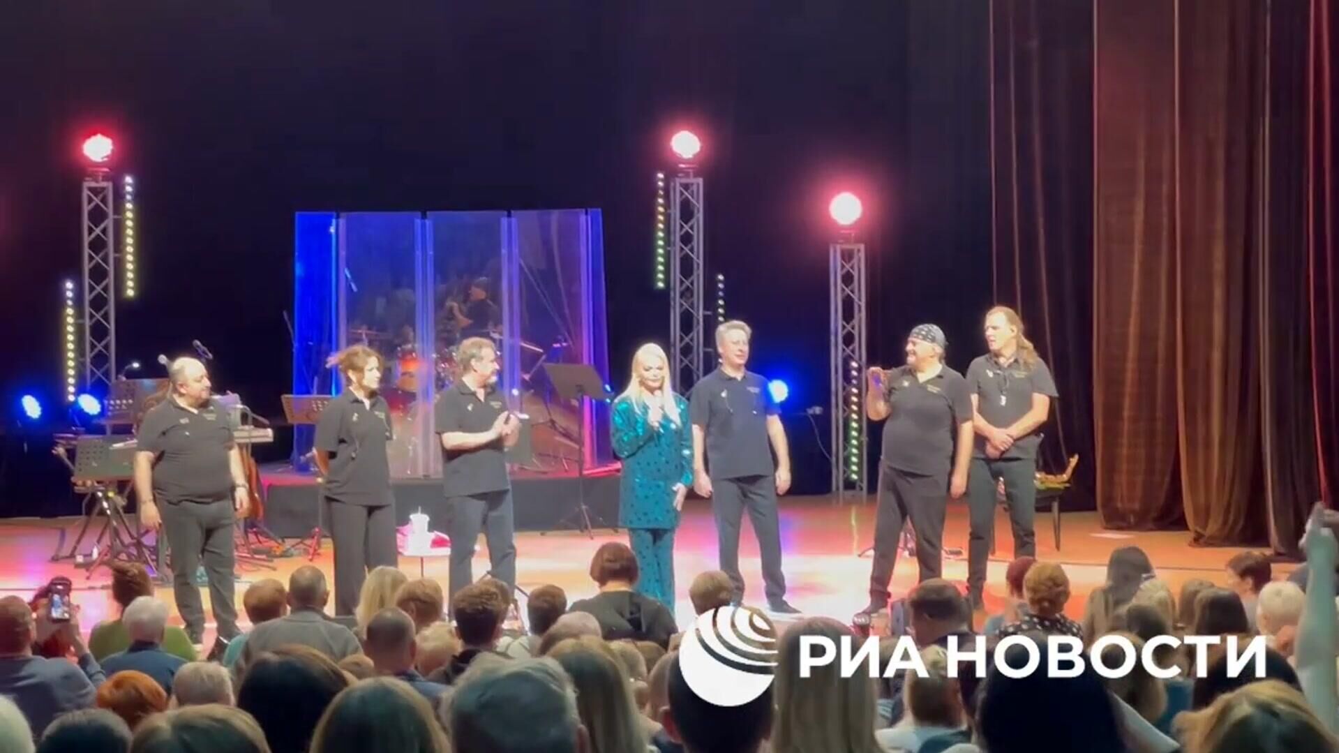 Долина выражает благодарность поклонникам - РИА Новости, 1920, 11.12.2025