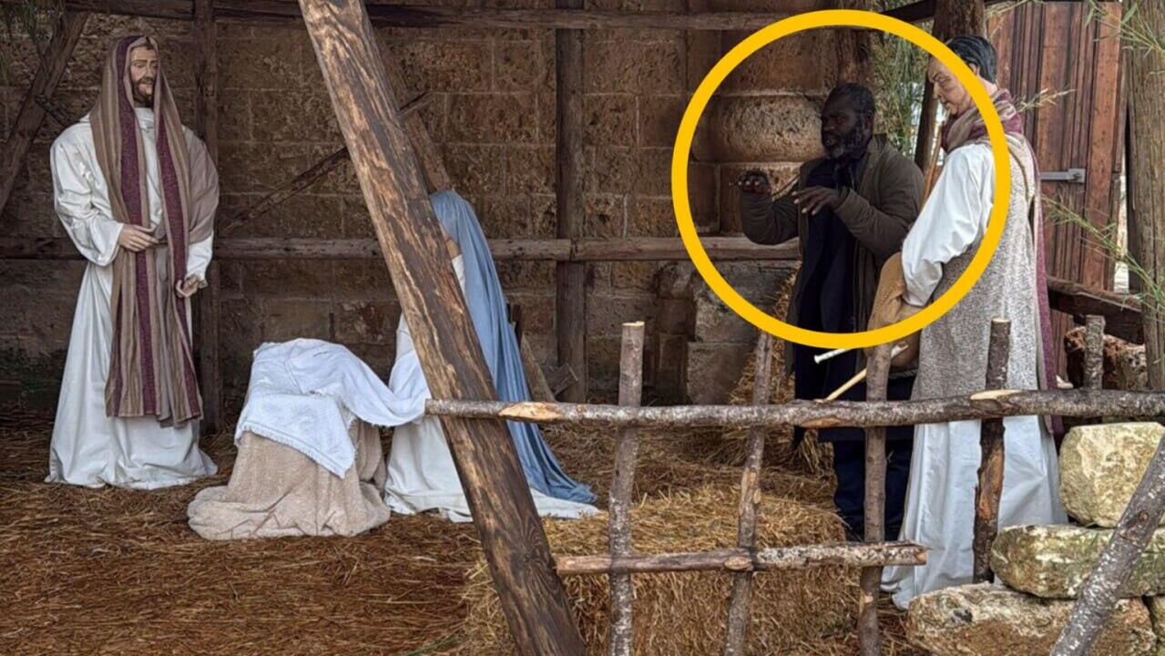 Преступник в Италии притворился фигурой в вертепе со сценой Рождества - РИА Новости, 1920, 11.12.2025