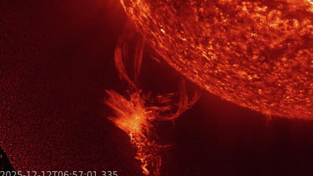 Протуберанец оторвался от Солнца. 12 декабря 2025 - РИА Новости, 1920, 12.12.2025