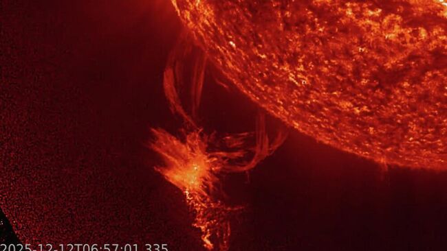 Протуберанец оторвался от Солнца. 12 декабря 2025