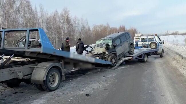 Последствия ДТП на трассе в Кузбассе