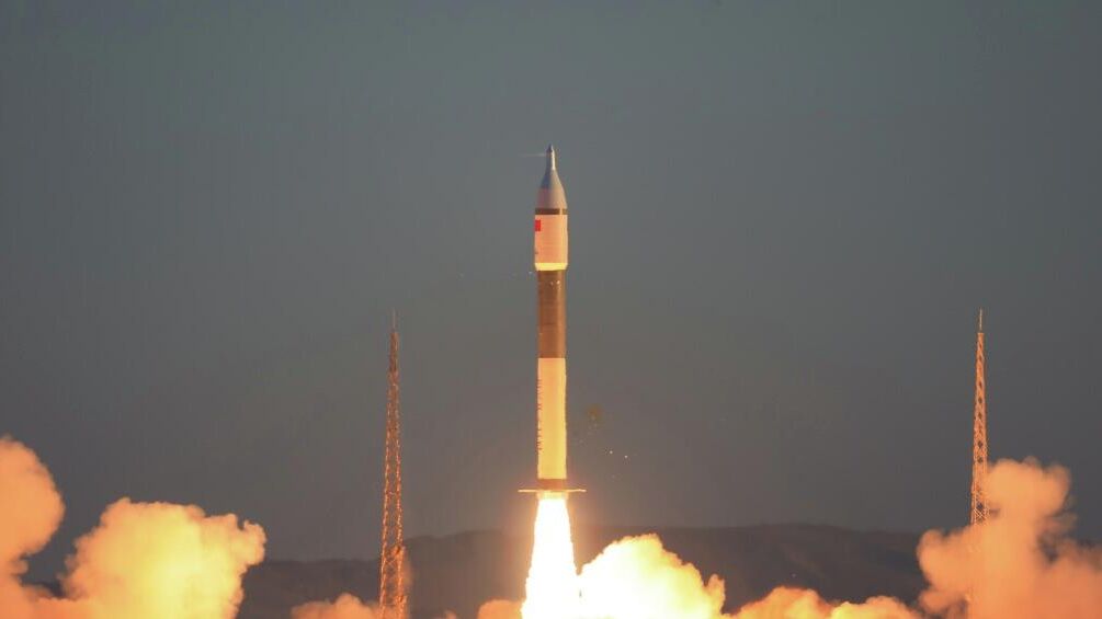 Китай при помощи твердотопливной ракеты-носителя Куайчжоу-11 успешно вывел на орбиту два аппарата - РИА Новости, 1920, 13.12.2025
