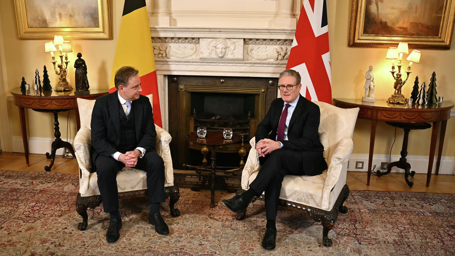 Премьер-министр Великобритании Кир Стармер и премьер Бельгии Барт де Вевер во время переговоров в Лондоне. 12 декабря 2025 Премьер-министр Великобритании Кир Стармер и премьер Бельгии Барт де Вевер во время переговоров в Лондоне. 12 декабря 2025 - РИА Новости, 1920, 12.12.2025