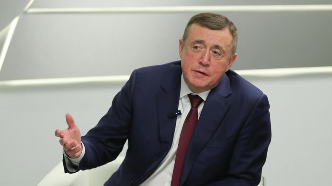 Губернатор Сахалинской области Валерий Лимаренко во время интервью