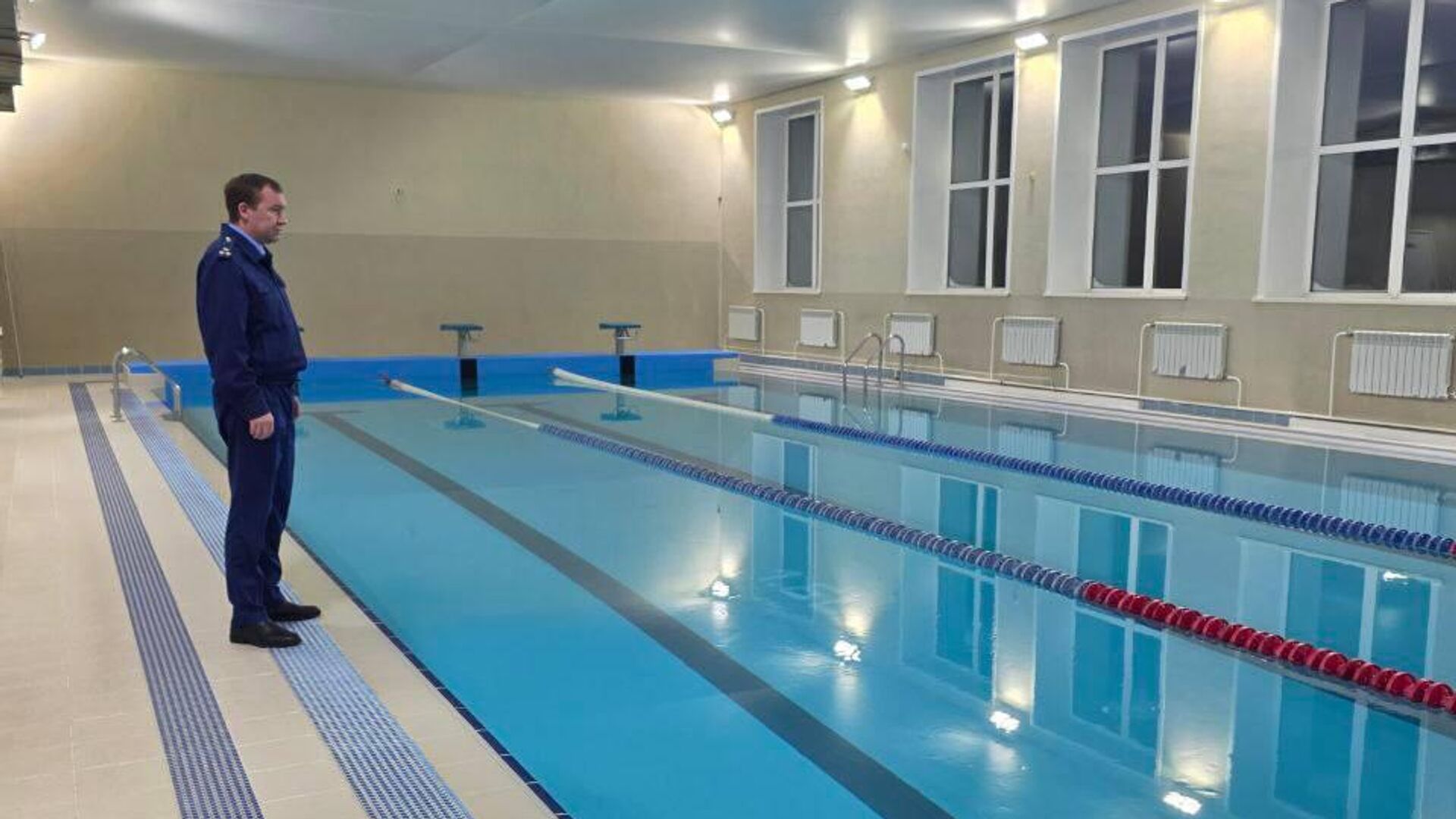 Работа СК РФ на месте происшествия, где дети получили химические ожоги глаз легкой степени в плавательном бассейне спортивной школы в Нерюнгри в Якутии - РИА Новости, 1920, 13.12.2025