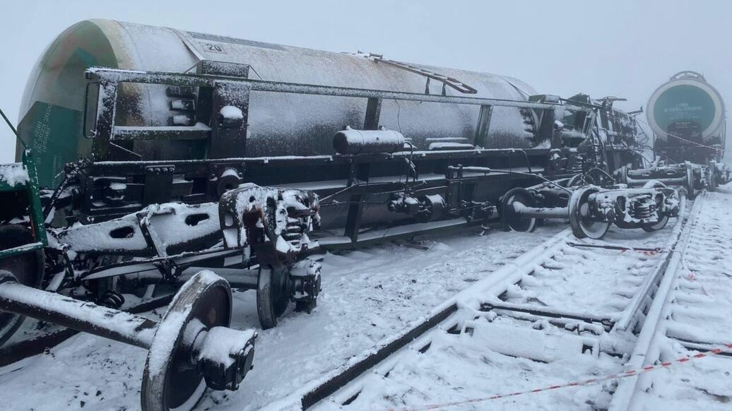 В Оренбургской области три цистерны с пропан-бутаном сошли с рельсов