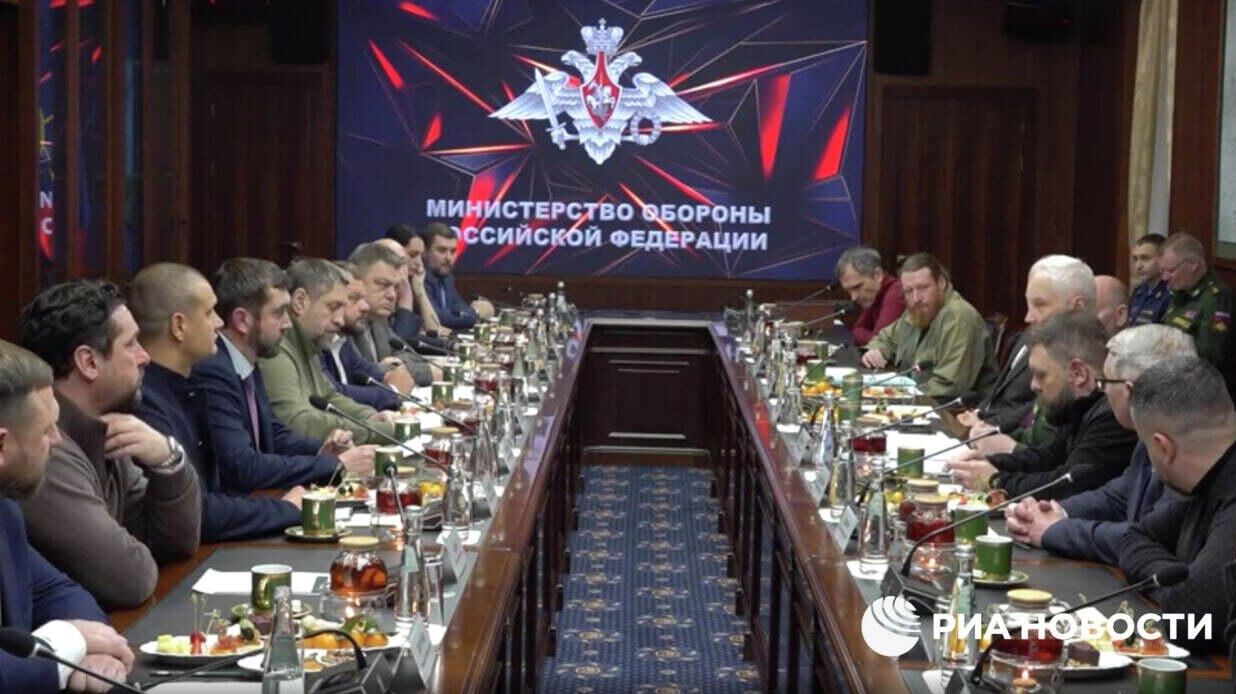 Министр обороны России Андрей Белоусов провел встречу с военкорами - РИА Новости, 1920, 17.12.2025