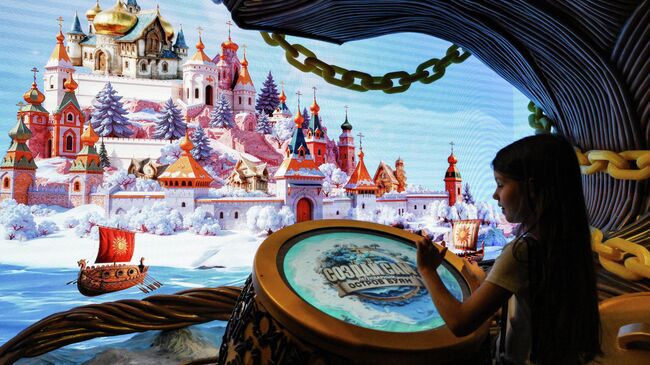 Девочка на открытии выставки-путешествия Книга сказок в Национальном центре Россия Девочка на открытии выставки-путешествия Книга сказок в Национальном центре Россия