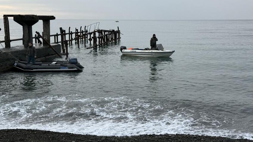 Поиск мужчины, пропавшего во время купания на пляже в Сухуме - РИА Новости, 1920, 16.12.2025