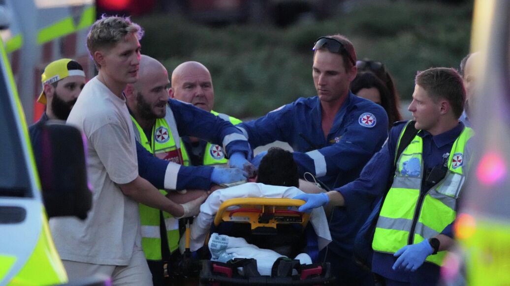 Десять человек, включая детей, погибли при стрельбе на пляже в Сиднее