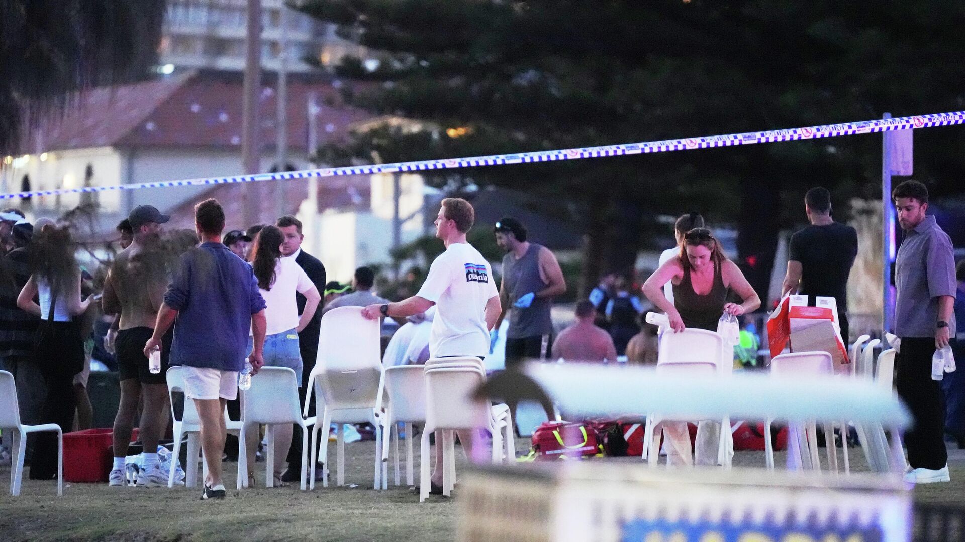 На месте стрельбы на пляже Бондай в Сиднее На месте стрельбы на пляже Бондай в Сиднее - РИА Новости, 1920, 14.12.2025