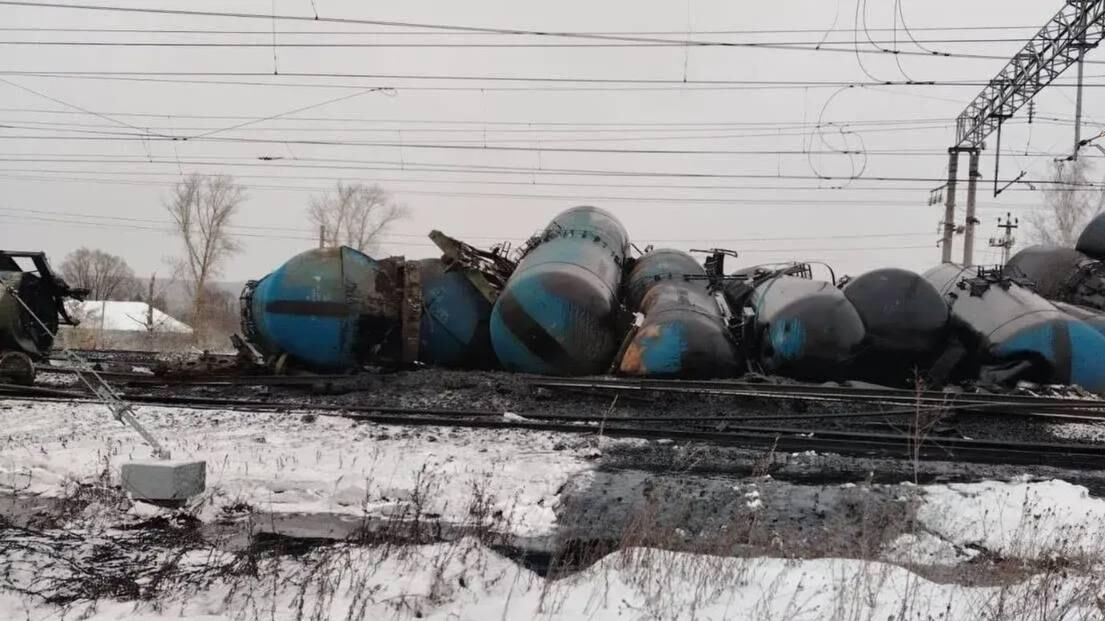 Последствия столкновения локомотива с грузовым поездом на станции Чаис в Пензенской области Последствия столкновения локомотива с грузовым поездом на станции Чаис в Пензенской области - РИА Новости, 1920, 15.12.2025