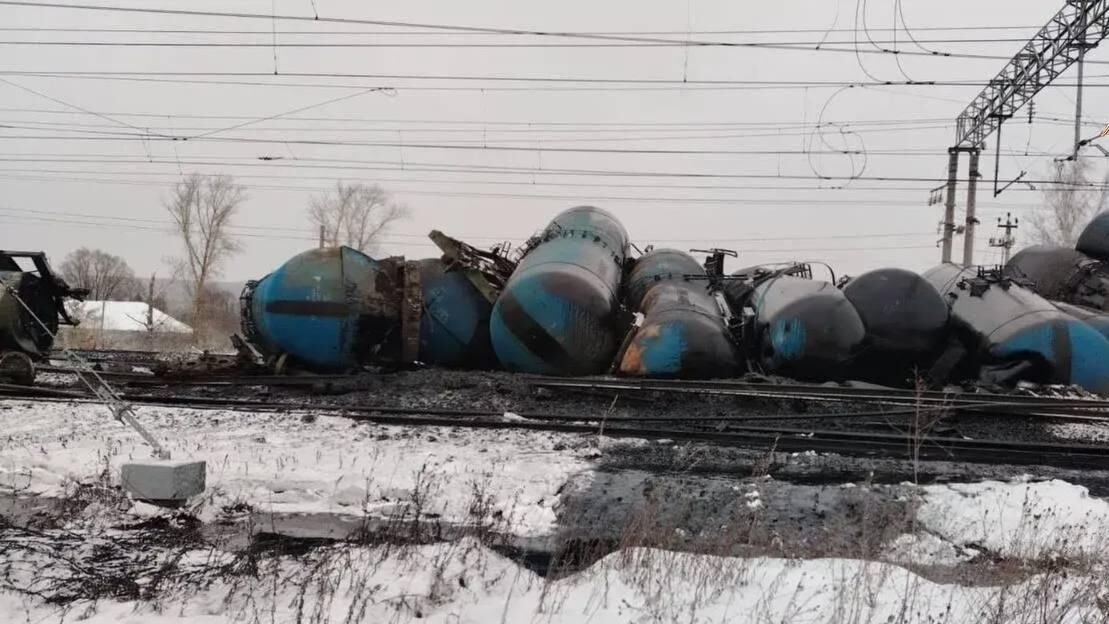 Последствия столкновения локомотива с грузовым поездом на станции Чаис в Пензенской области - РИА Новости, 1920, 14.12.2025