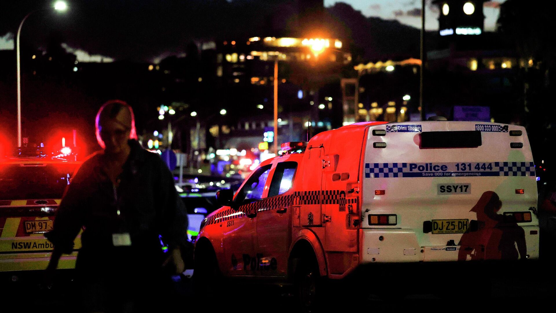 Полиция на месте массовой стрельбы на пляже Бондай в Сиднее. 14 декабря 2025 - РИА Новости, 1920, 14.12.2025