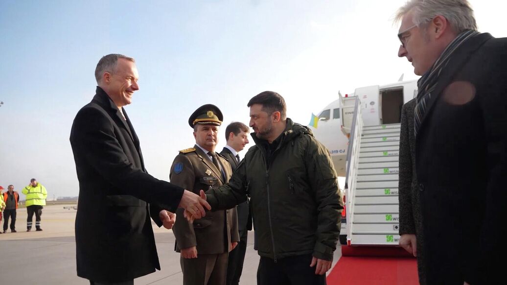 "Пока жив". В Раде набросились на Зеленского из-за встречи в Берлине