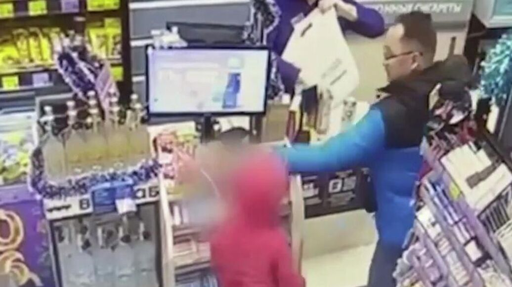 В Химках возбудили дело после видео, на котором мужчина ударил дочь