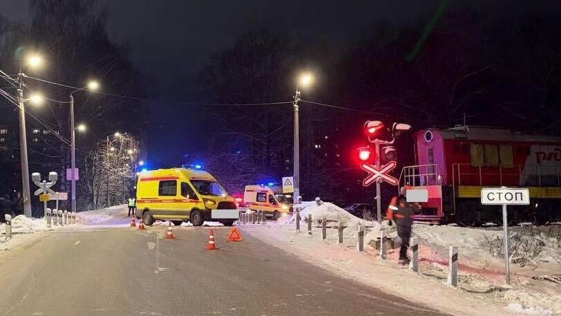 ДТП на железнодорожном переезде в Кирове - РИА Новости, 1920, 14.12.2025