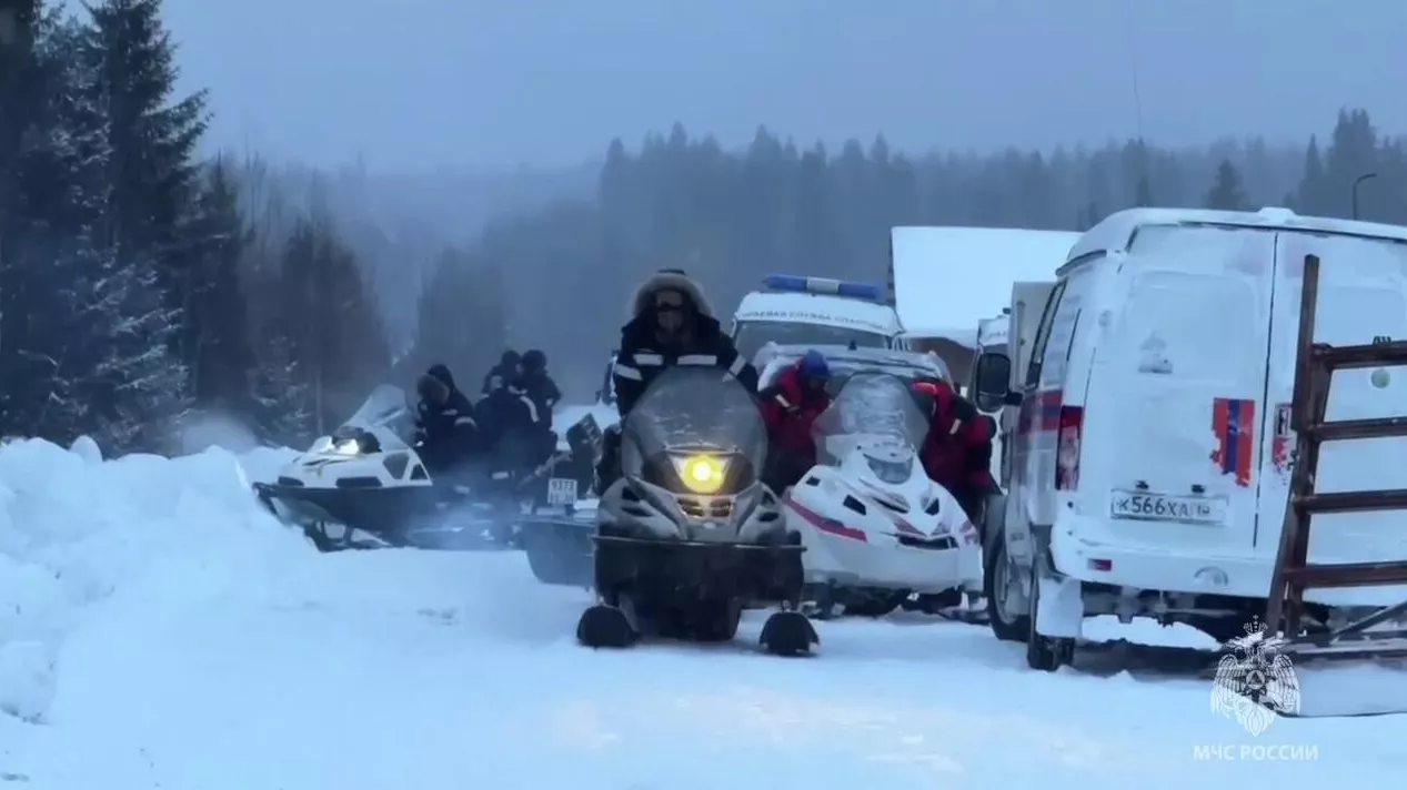 Поиски туристов в Пермском крае. Кадр видео Поиски туристов в Пермском крае. Кадр видео - РИА Новости, 1920, 15.12.2025