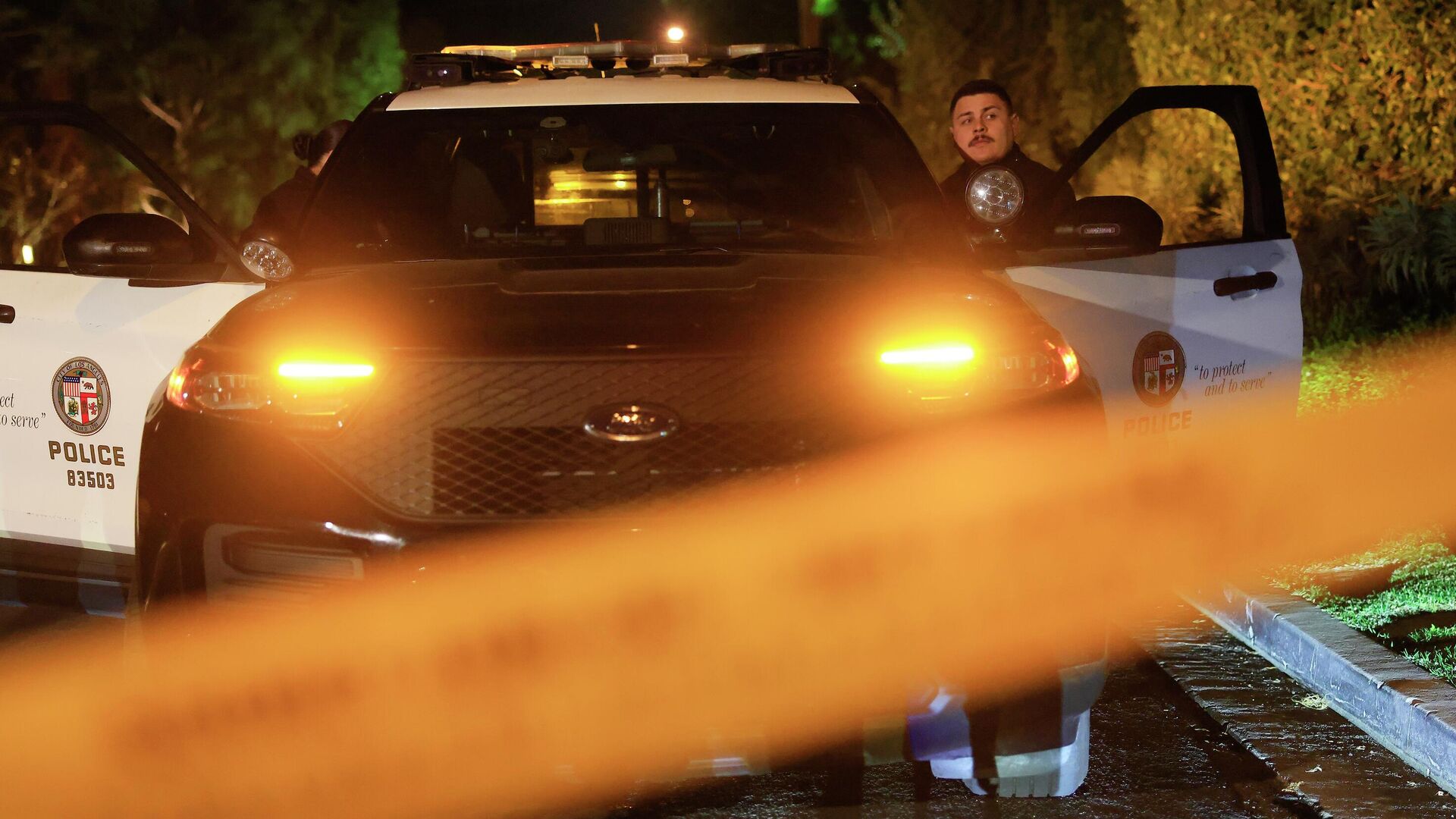 Полиция на месте убийства режиссера Роба Райнера и его супруги Мишель - РИА Новости, 1920, 15.12.2025