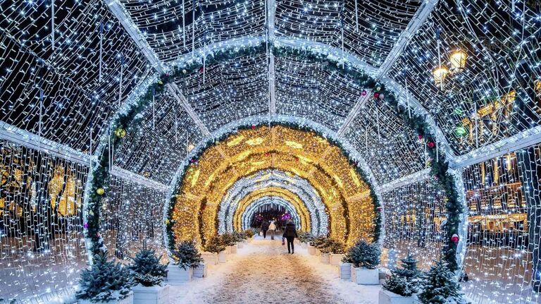 Световой тоннель на Гоголевском бульваре Световой тоннель на Гоголевском бульваре