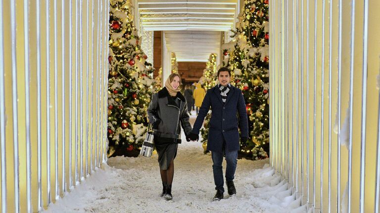 Световой тоннель на Триумфальной площади Световой тоннель на Триумфальной площади