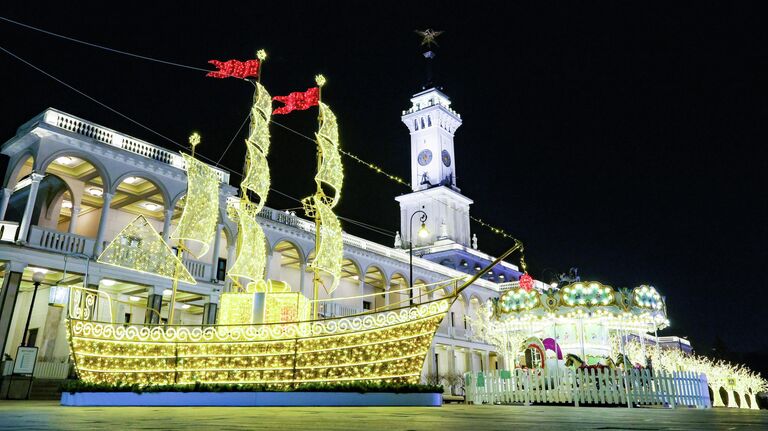 Новогодняя конструкция в виде фрегата на Северном речном вокзале в Москве Новогодняя конструкция в виде фрегата на Северном речном вокзале в Москве