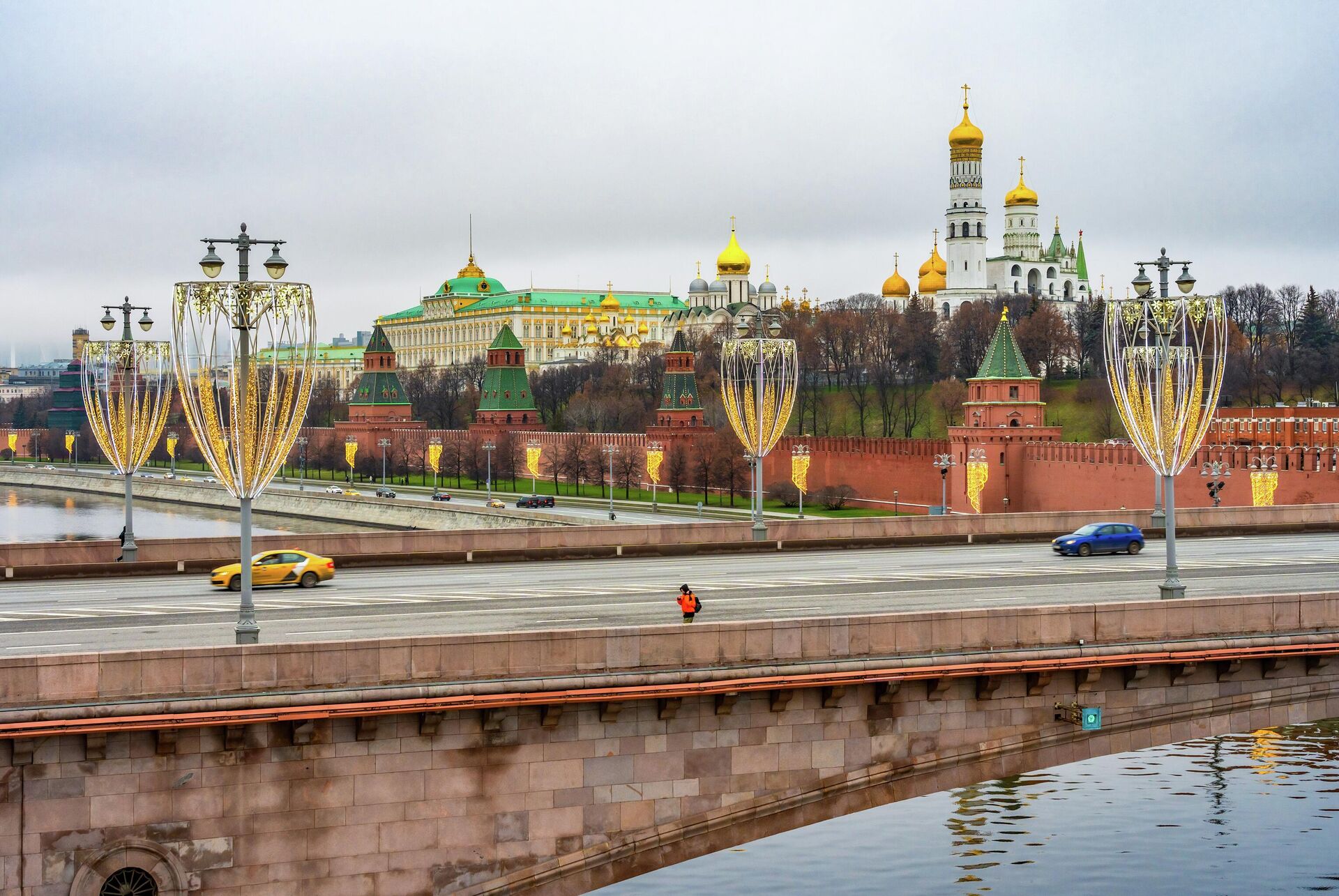 Световые консоли в центре Москвы Световые консоли в центре Москвы - РИА Новости, 1920, 15.12.2025