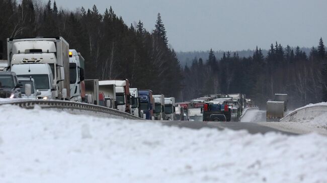 Пробка на федеральной трассе Пробка на федеральной трассе