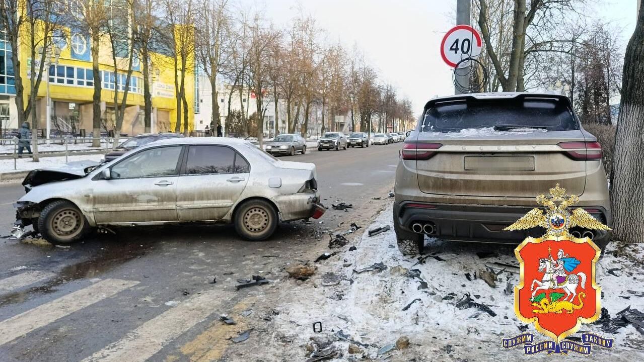 Последствия ДТП в городском округе Ступино. 15 декабря 2025 - РИА Новости, 1920, 15.12.2025