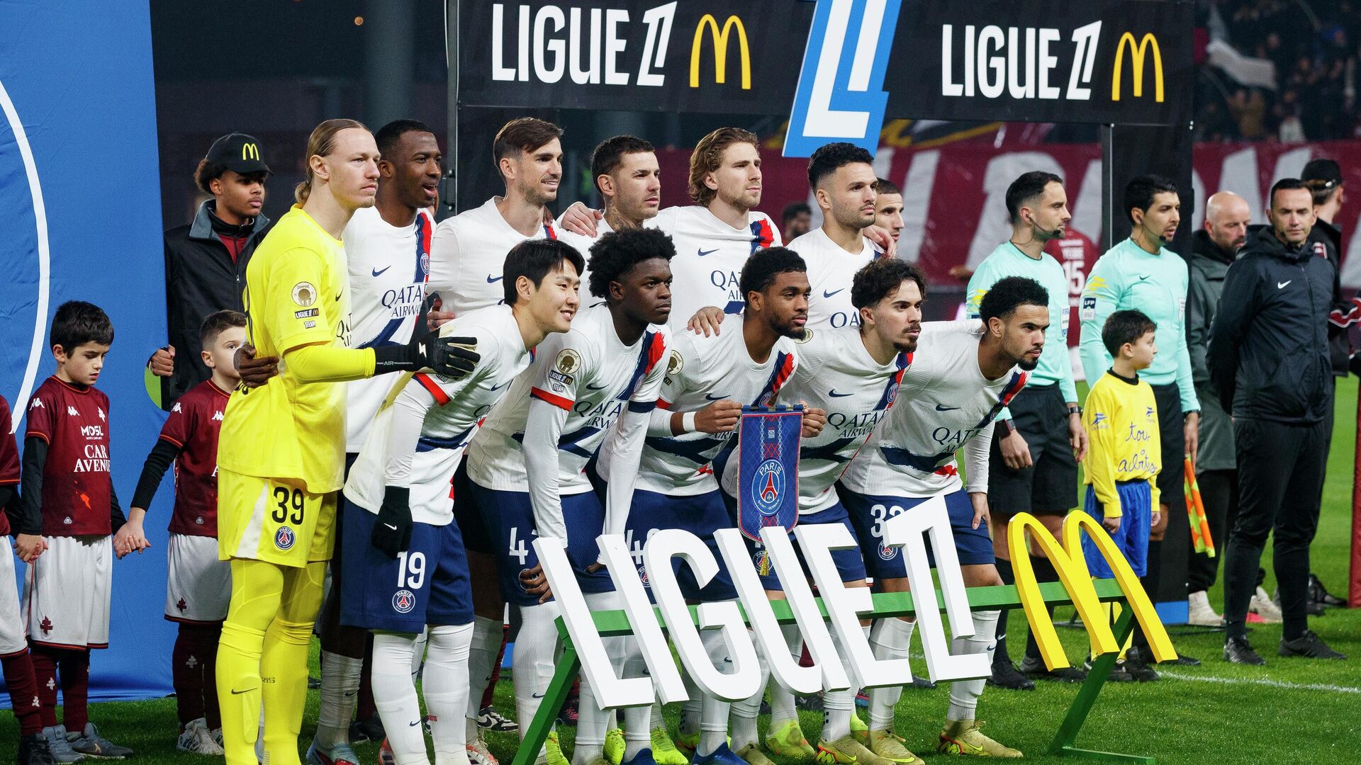 Футболисты ПСЖ - РИА Новости, 1920, 15.12.2025