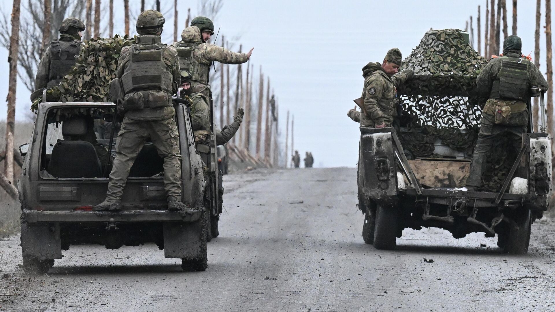 Дорога на Красноармейском направлении СВО Дорога на Красноармейском направлении СВО - РИА Новости, 1920, 16.12.2025