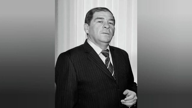 Заслуженный артист РФ Албек Хупсергенов