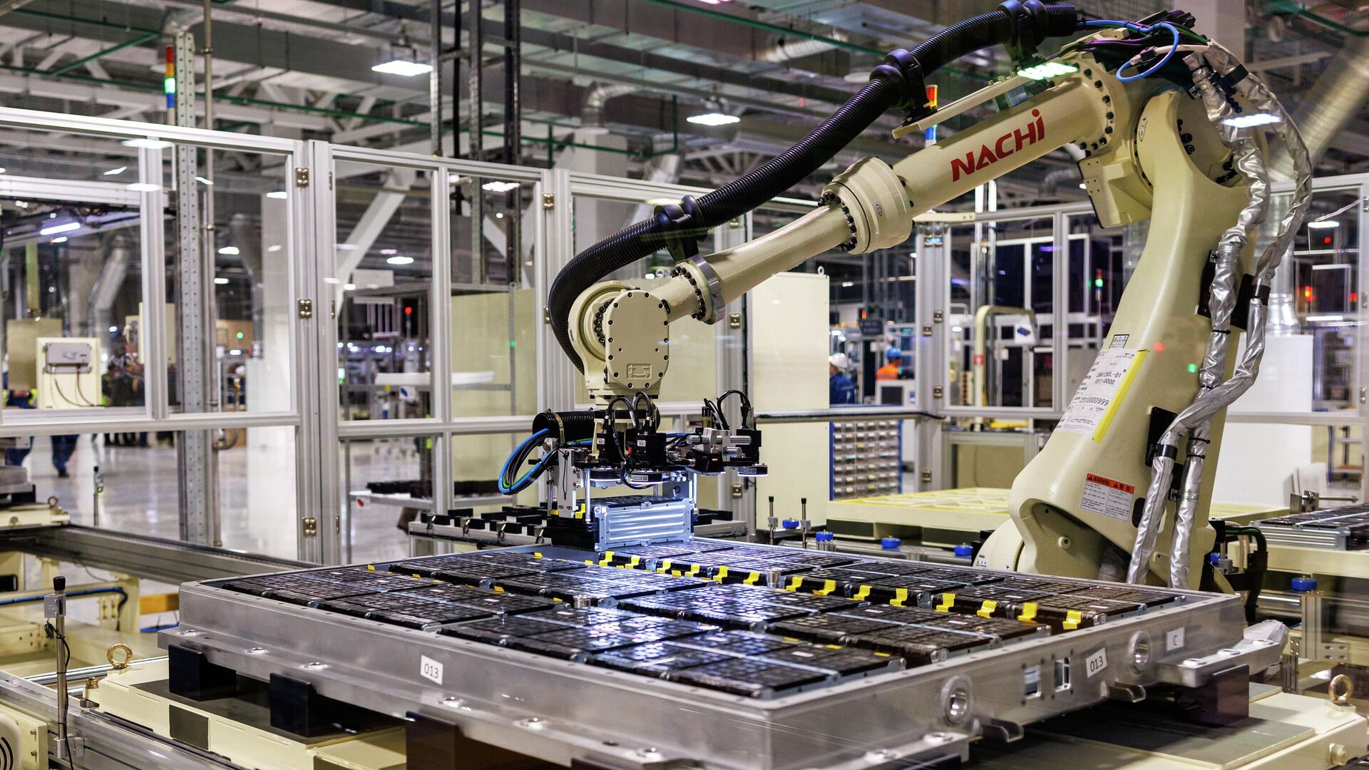 Росатом запустил первую в России гигафабрику литийионных накопителей энергии в Неманском районе Калининградской области - РИА Новости, 1920, 15.12.2025