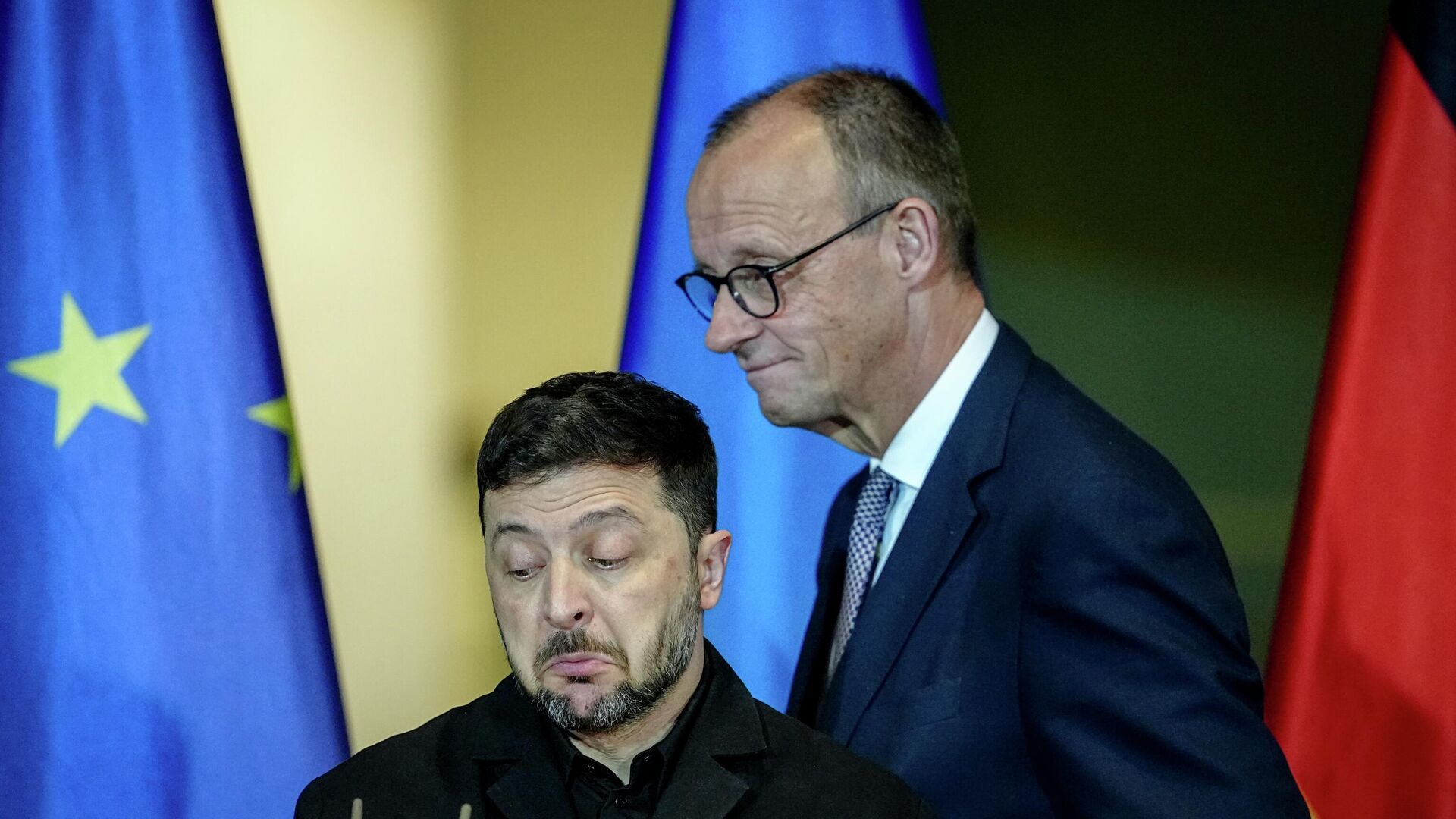 Канцлер Германии Фридрих Мерц и Владимир Зеленский во время пресс-конференции в Берлине Канцлер Германии Фридрих Мерц и Владимир Зеленский во время пресс-конференции в Берлине - РИА Новости, 1920, 15.12.2025