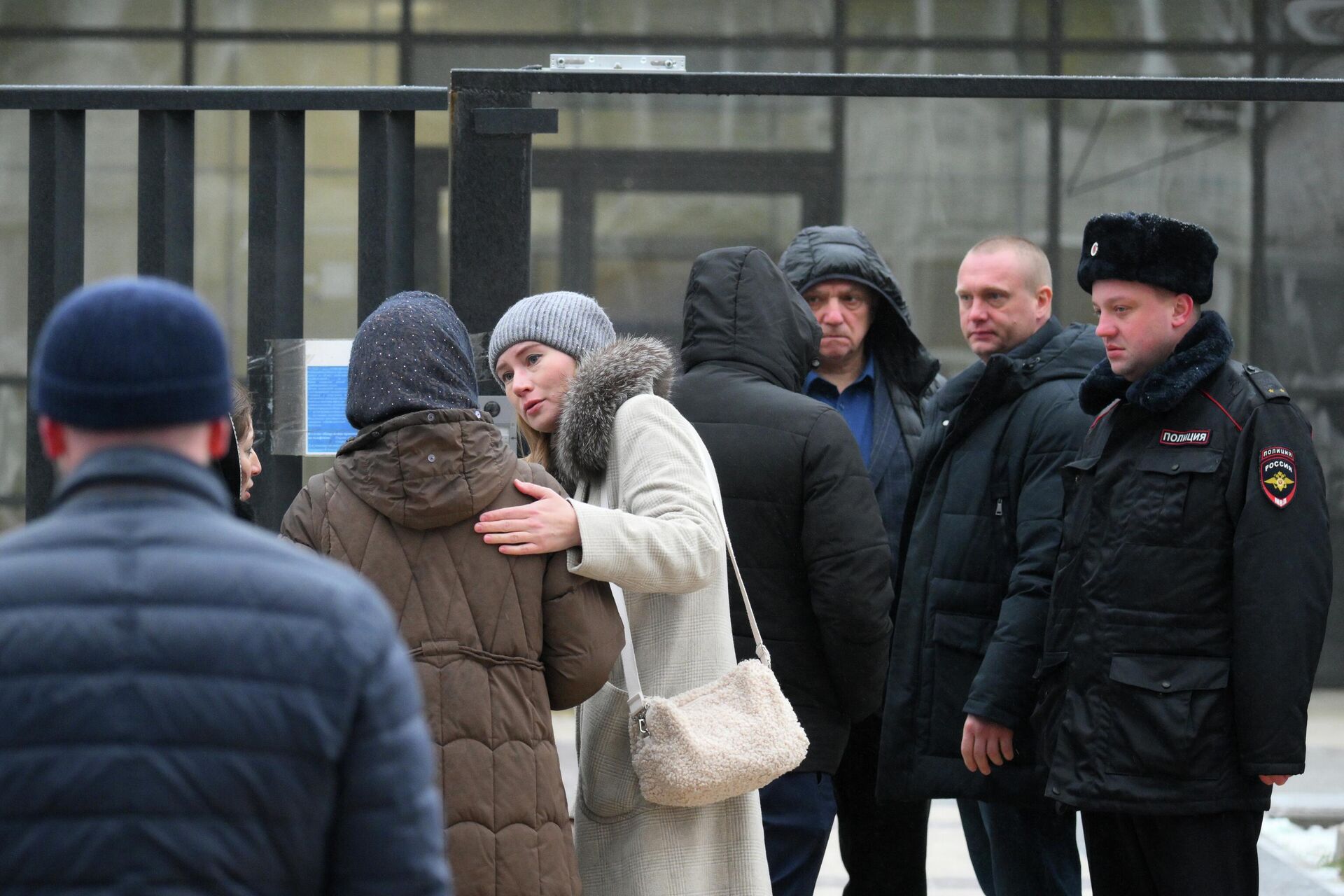 Обстановка возле Успенской школы в поселке Горки-2 Московской области