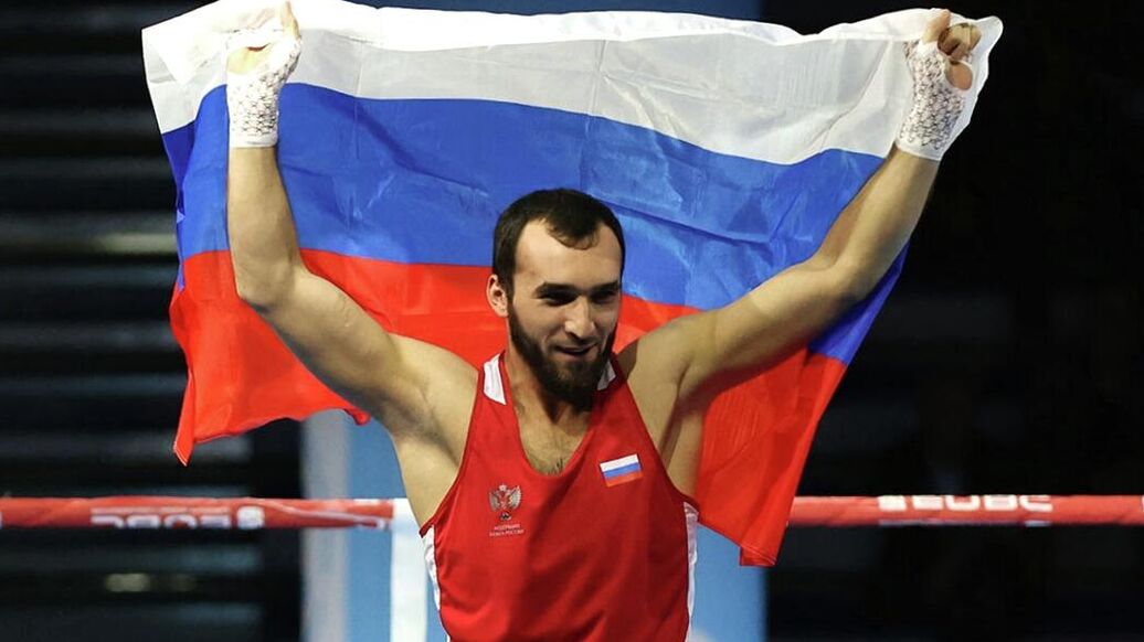 "Чабанил и таскал мешки": лучший боксер мира &mdash; о "гелике", Gucci и мечте