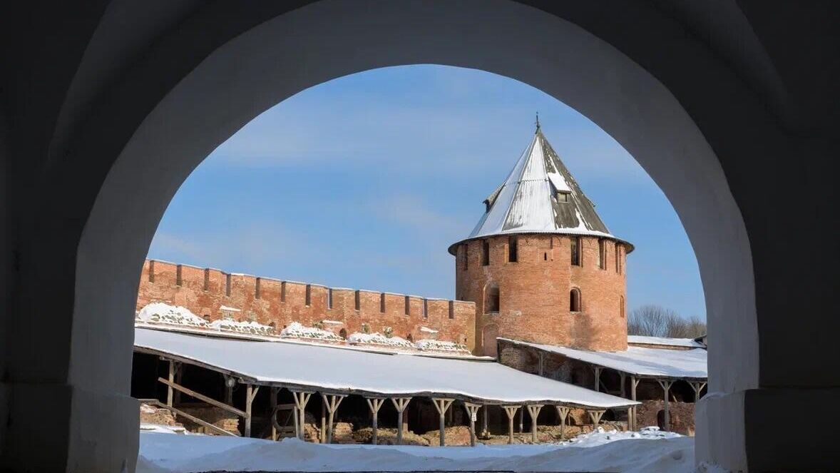 Стены Новгородского кремля Стены Новгородского кремля - РИА Новости, 1920, 18.12.2025