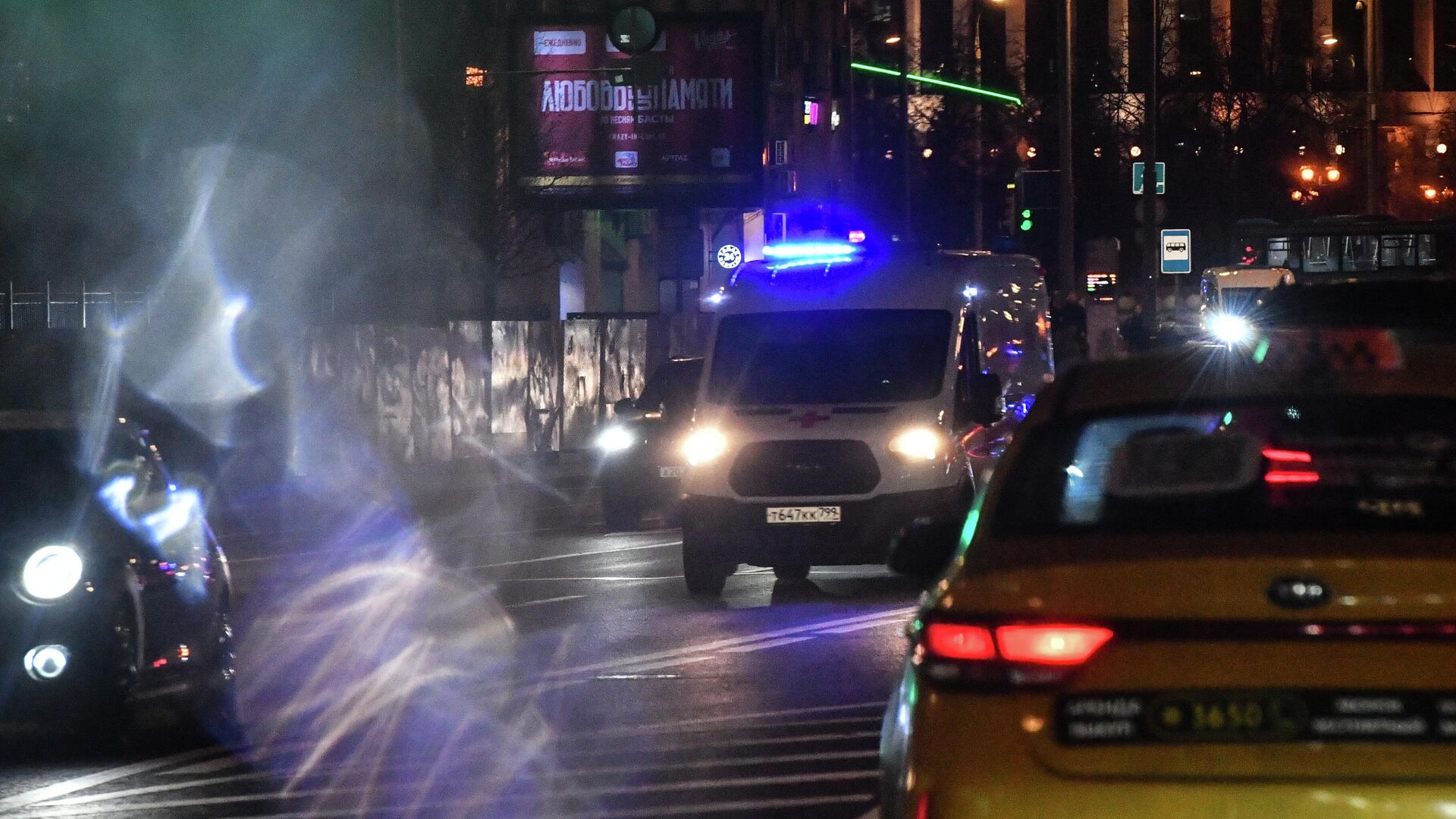 Автомобиль скорой помощи в Москве - РИА Новости, 1920, 22.12.2025