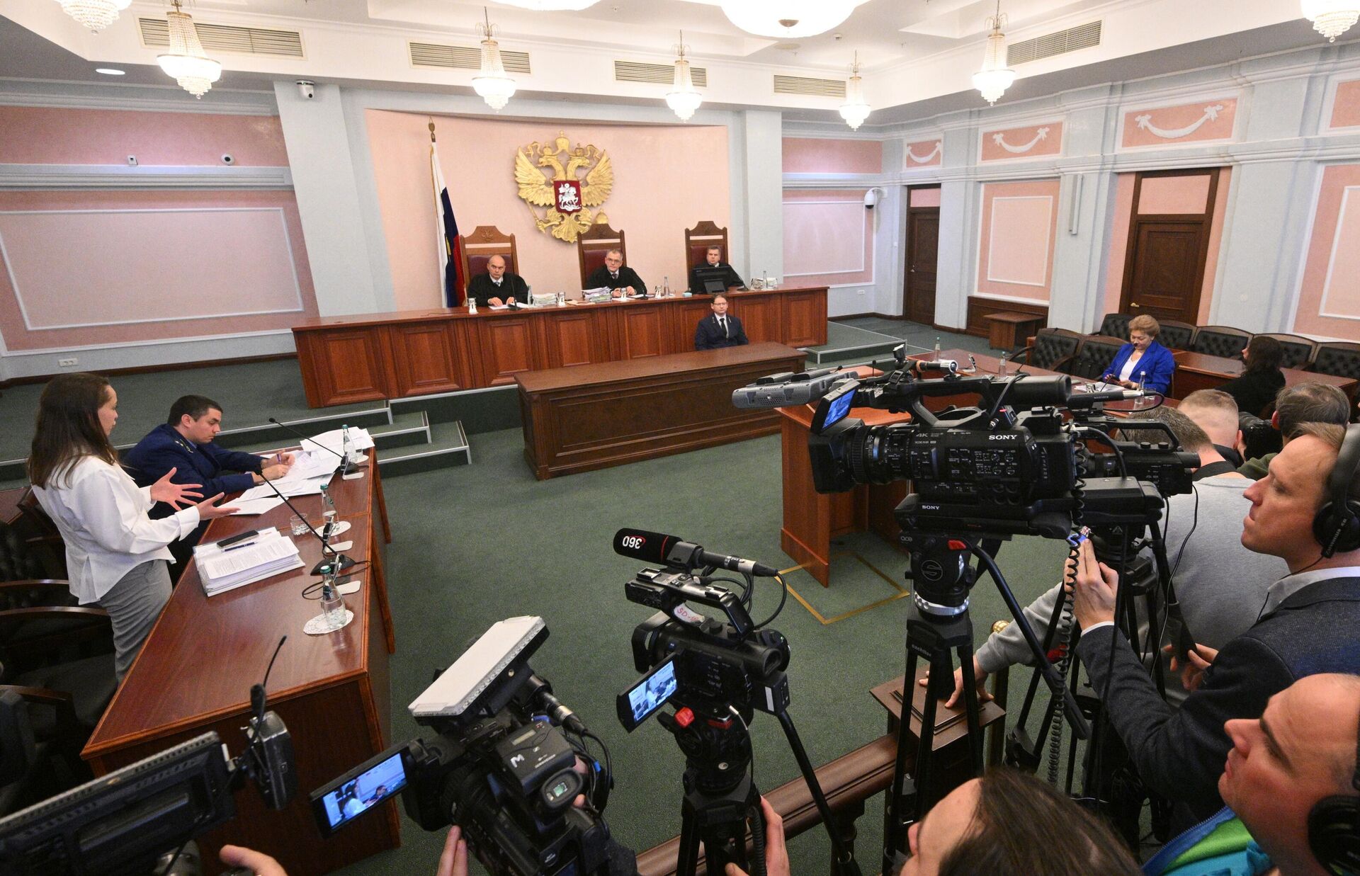 Рассмотрение жалобы по делу о квартире певицы Ларисы Долиной в Верховном суде России Рассмотрение жалобы по делу о квартире певицы Ларисы Долиной в Верховном суде России - РИА Новости, 1920, 16.12.2025