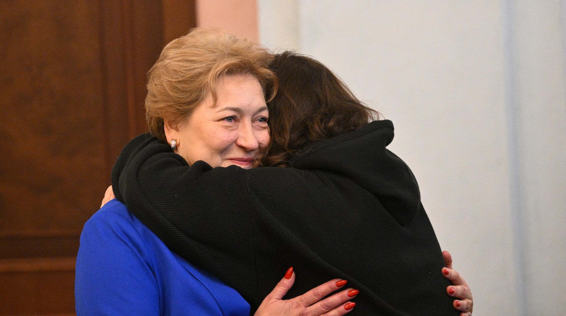 Адвокат Светлана Свириденко и покупательница квартиры певицы Ларисы Долиной Полина Лурье во время рассмотрения жалобы на решения судов по иску о признании недействительной сделки о продаже квартиры в Верховном суде России Адвокат Светлана Свириденко и покупательница квартиры певицы Ларисы Долиной Полина Лурье во время рассмотрения жалобы на решения судов по иску о признании недействительной сделки о продаже квартиры в Верховном суде России - РИА Новости, 1920, 16.12.2025