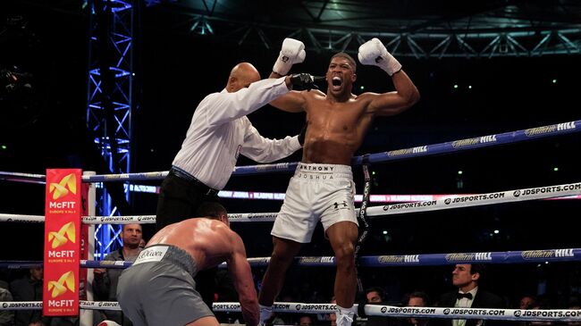 Энтони Джошуа в бою против Владимира Кличко