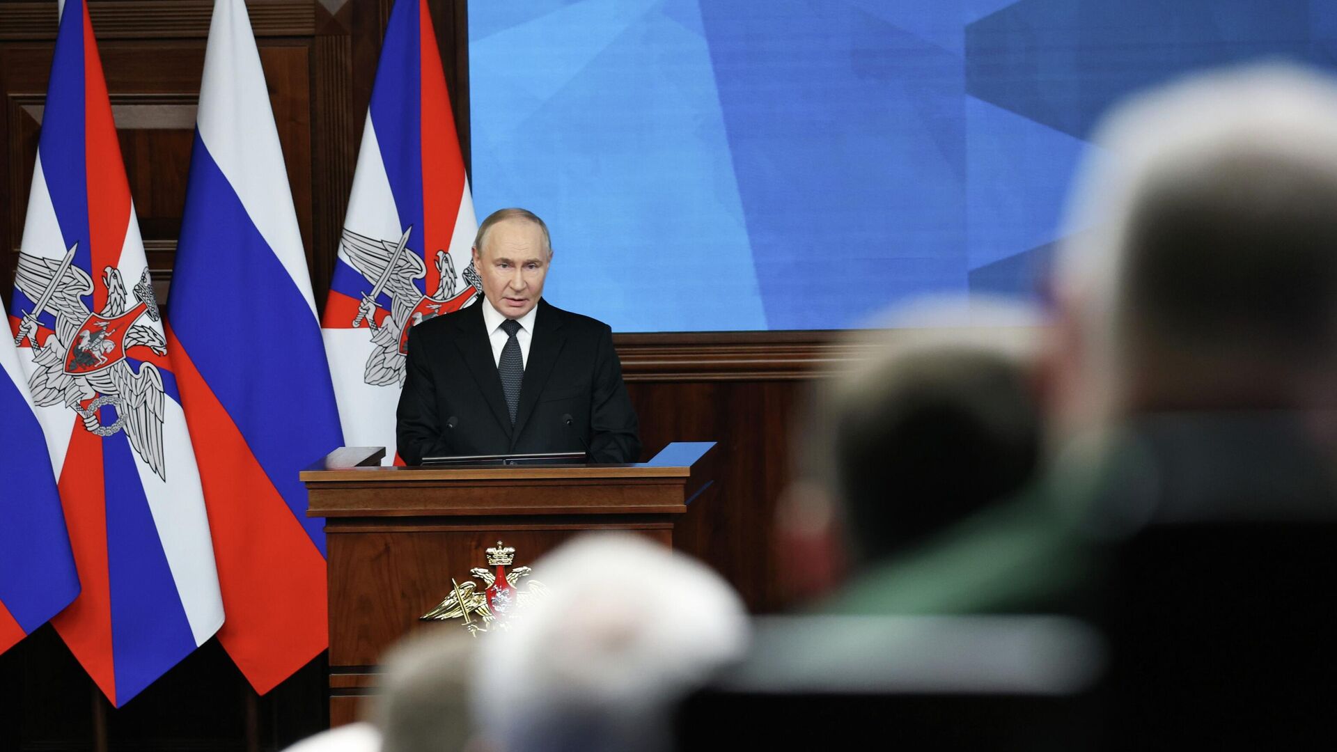 Президент РФ Владимир Путин выступает на расширенном заседании коллегии Министерства обороны РФ Президент РФ Владимир Путин выступает на расширенном заседании коллегии Министерства обороны РФ - РИА Новости, 1920, 17.12.2025