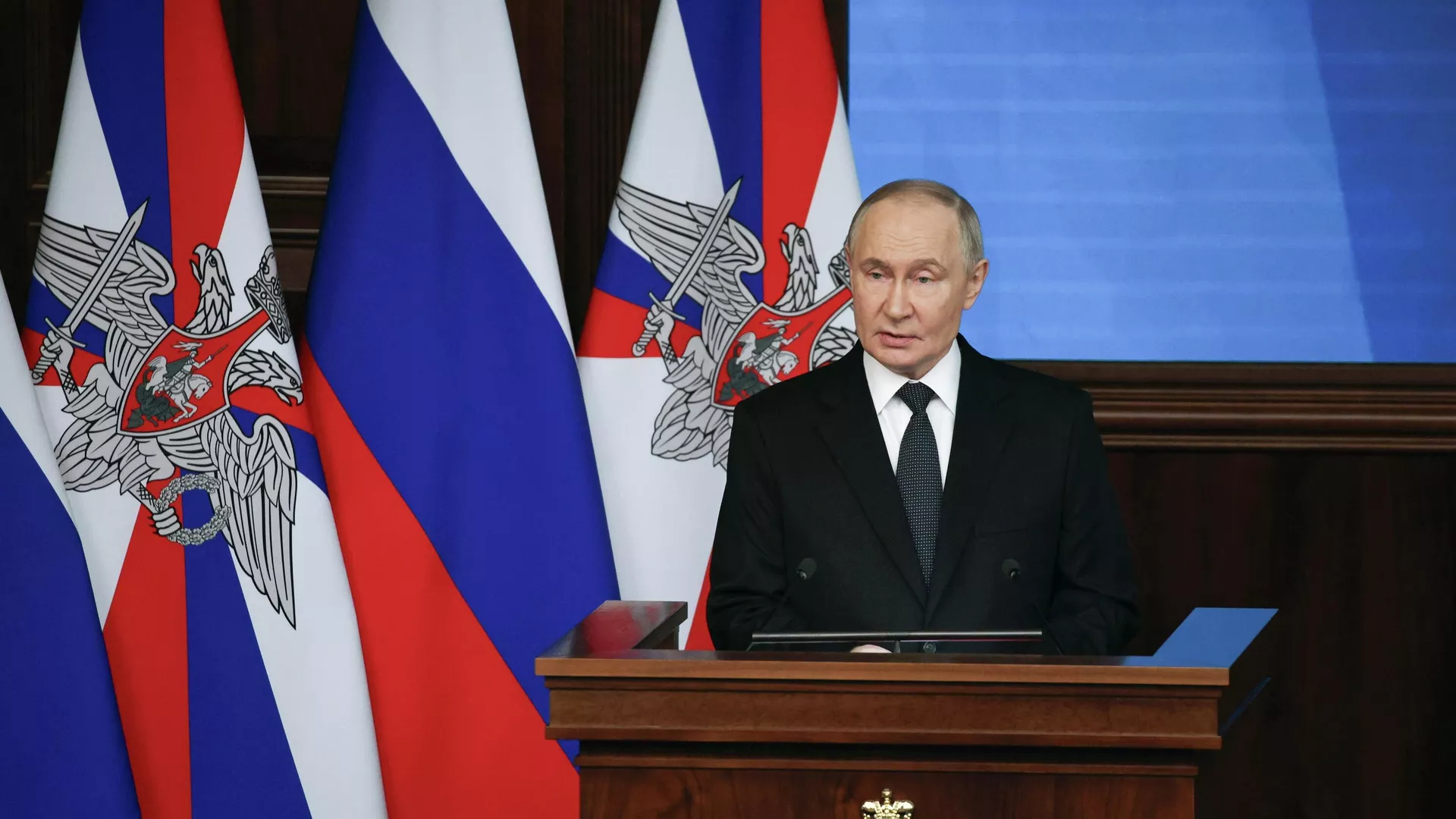 Владимир Путин выступает на расширенном заседании коллегии Министерства обороны - РИА Новости, 1920, 17.12.2025